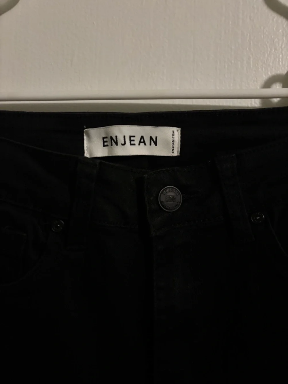 ENJEAN Women's Black High-Rise Jeans - Picture 2 of 4